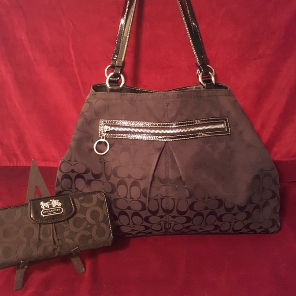 Coach Handbags - Coach Signature Tote & Wallet #F19291